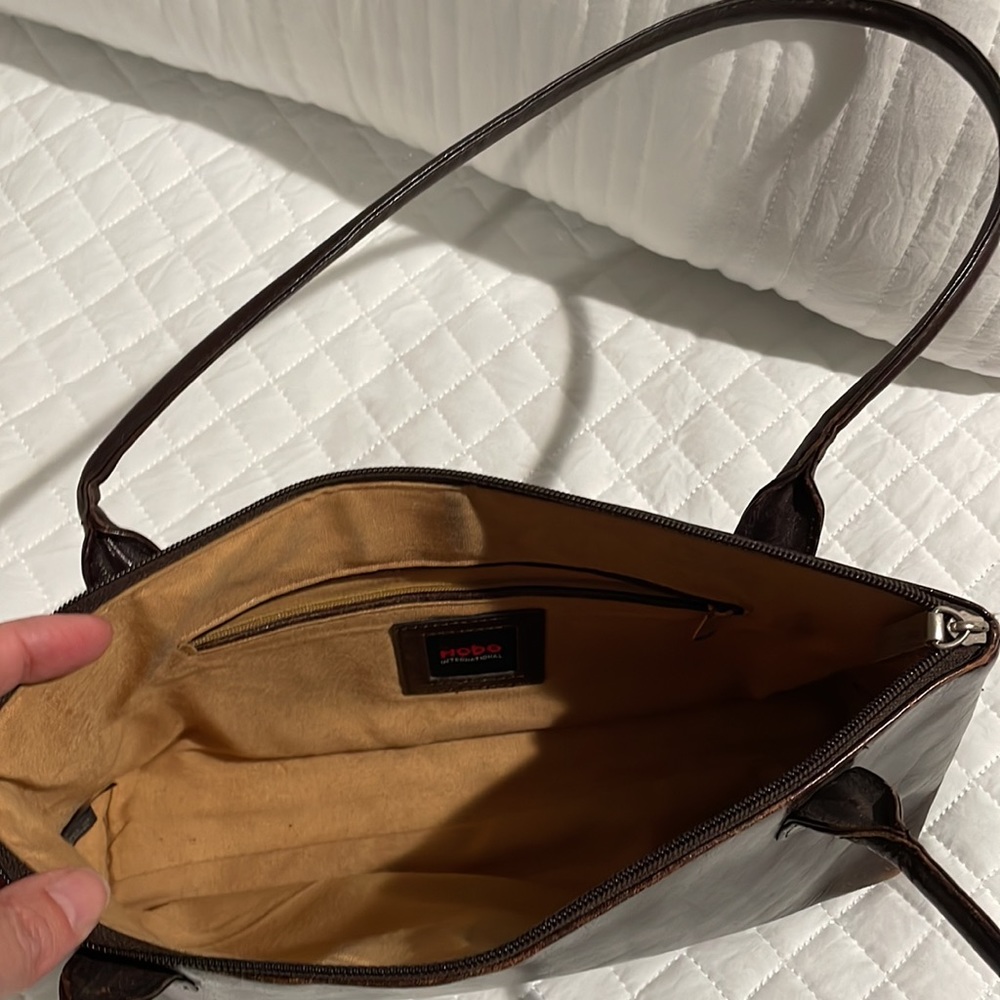 Hobo brown leather handbag, zipper. Gently used on the bottom corners, see pics - Picture 5 of 8